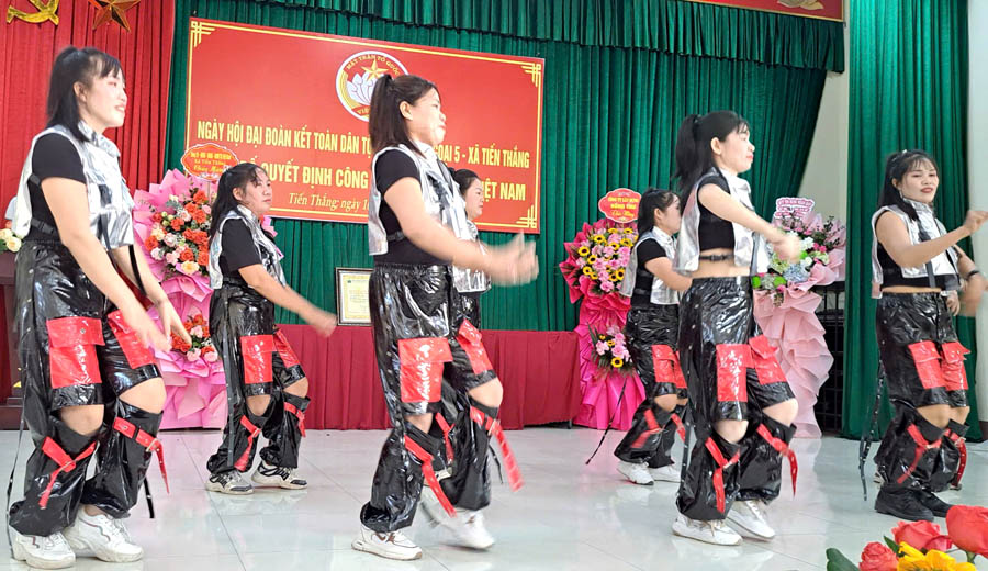 Ba[-]cây[-]Bồ[-]đề[-]ở[-]thôn[-]Khê[-]Ngoại[-]5[-]được[-]công[-]nhận[-]là[-]Cây[-]Di[-]sản[-]Việt[-]Nam